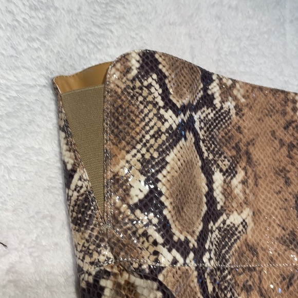 Snake print thigh-high boots - Picture 3 of 4